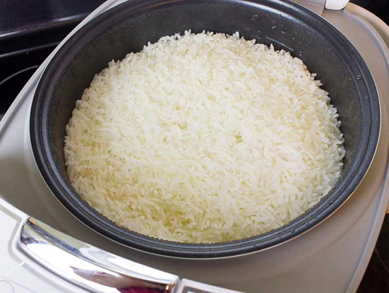 Causes and Solutions for Water Overflow in Electric Rice Cookers