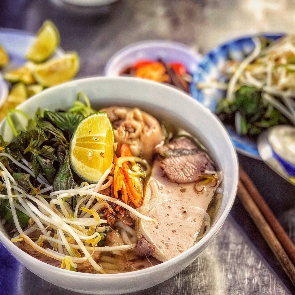 The Ultimate Recipe for Delicious HueStyle Beef and Pork Knuckle