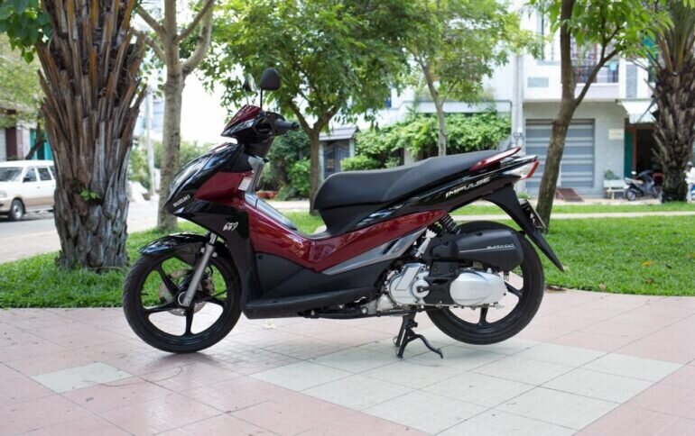 Comparison between Suzuki Impulse 125 Fi and Burgman Street