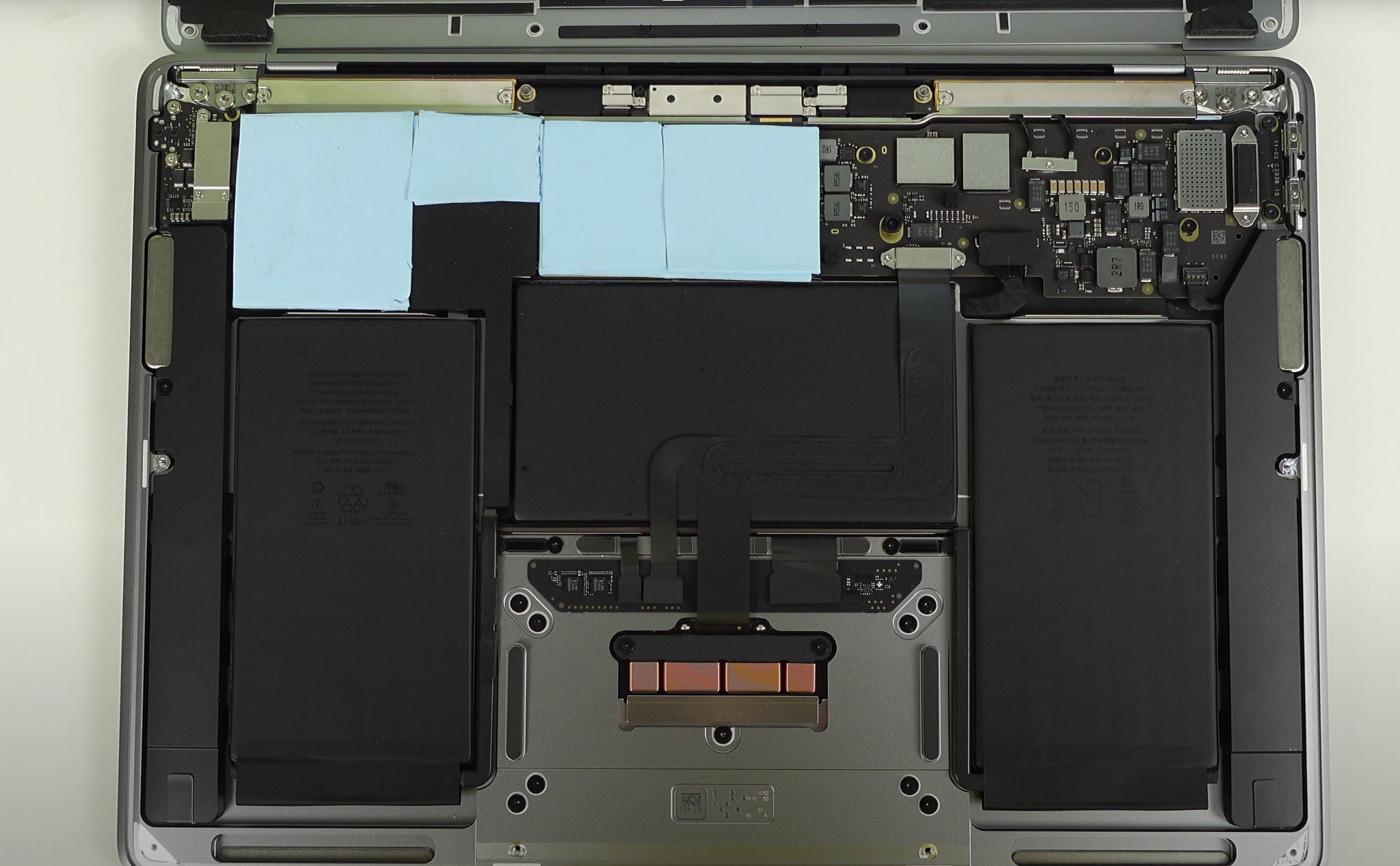 Modder tăng cường sức mạnh của MacBook Air M1 gần bằng MacBook Pro chỉ ...