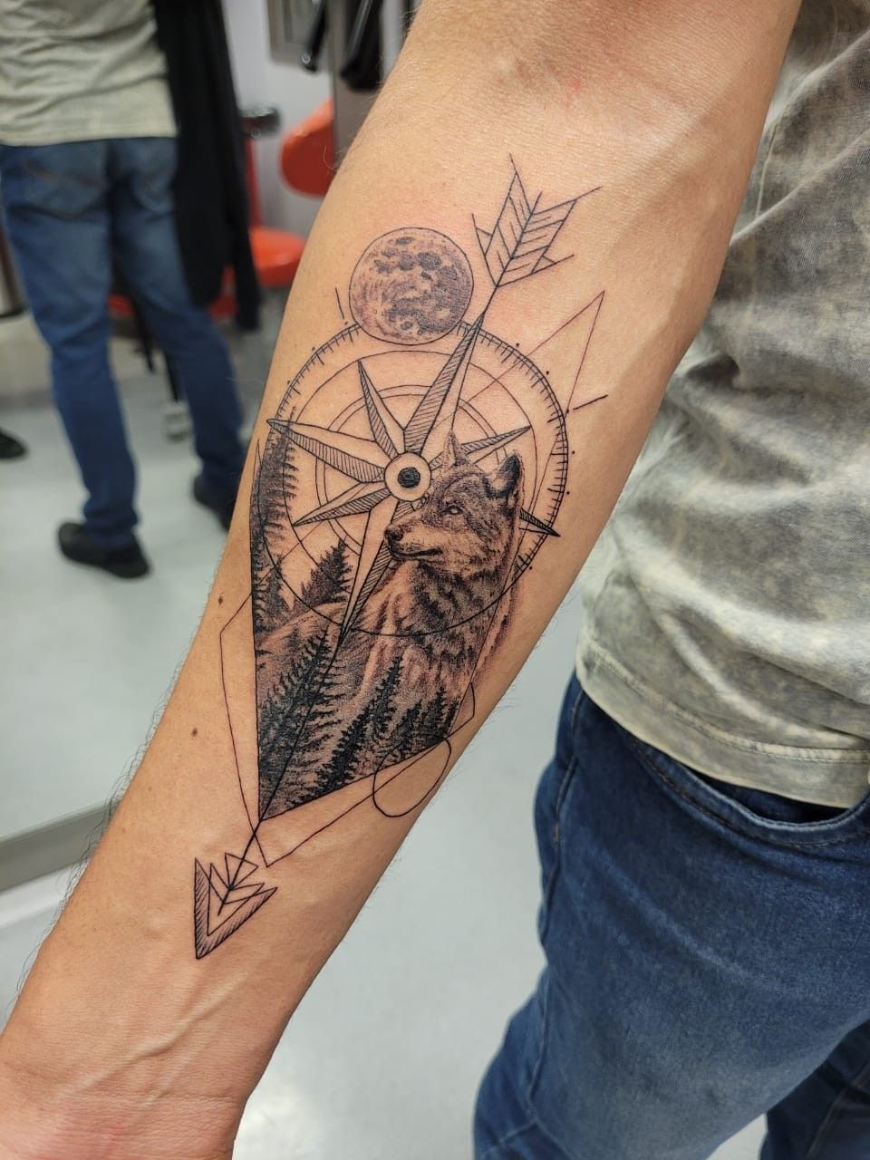 Fatniss INK - Compass/clock/geometry 🖤🖤🖤 ————————————————— #tattoo  #tattoos #tattooing #ink #blackink #blacktattoo #blacktattooing  #dotworktattoo #dotwork #blxckink #compass #geometry #compasstattoo  #geometrytattoo #clocktattoo @gorilla.tattoo ...