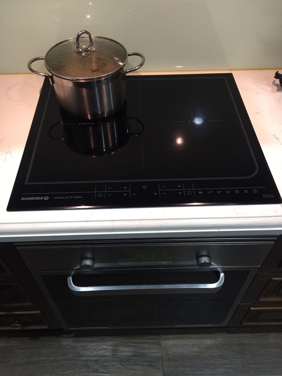 Exploring the Limitless Cooking Zones of Rosieres Induction Hob (France