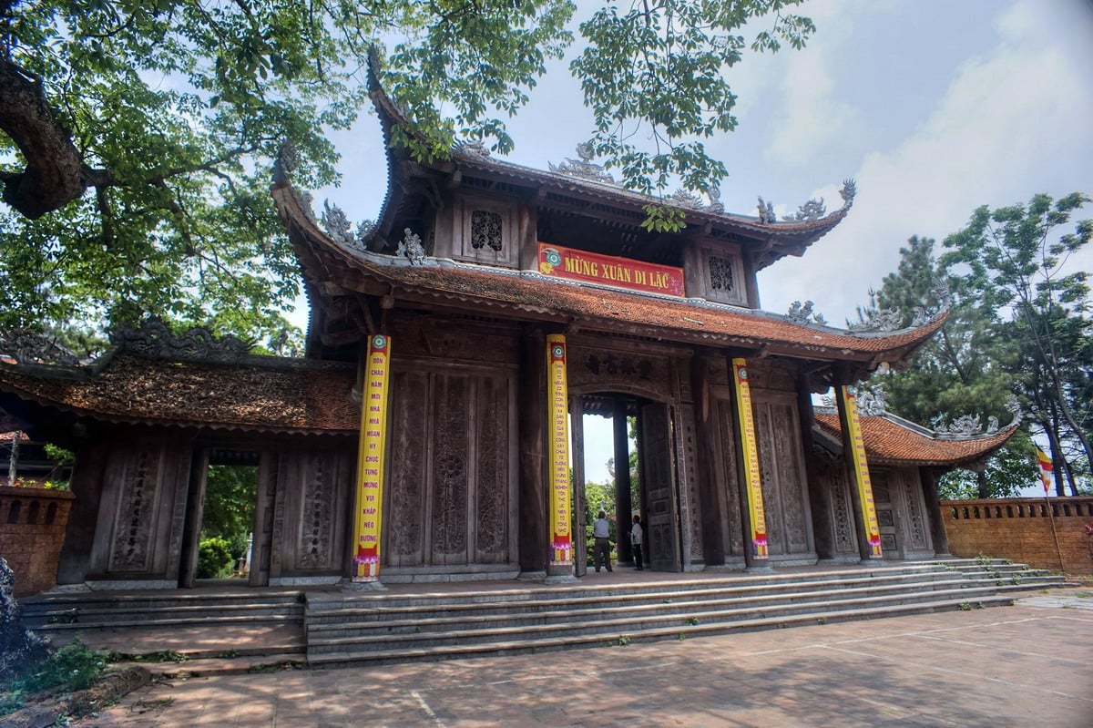 N M Pagoda The Largest Triple Gate Pagoda In Vietnam In Hung Yen Mytour