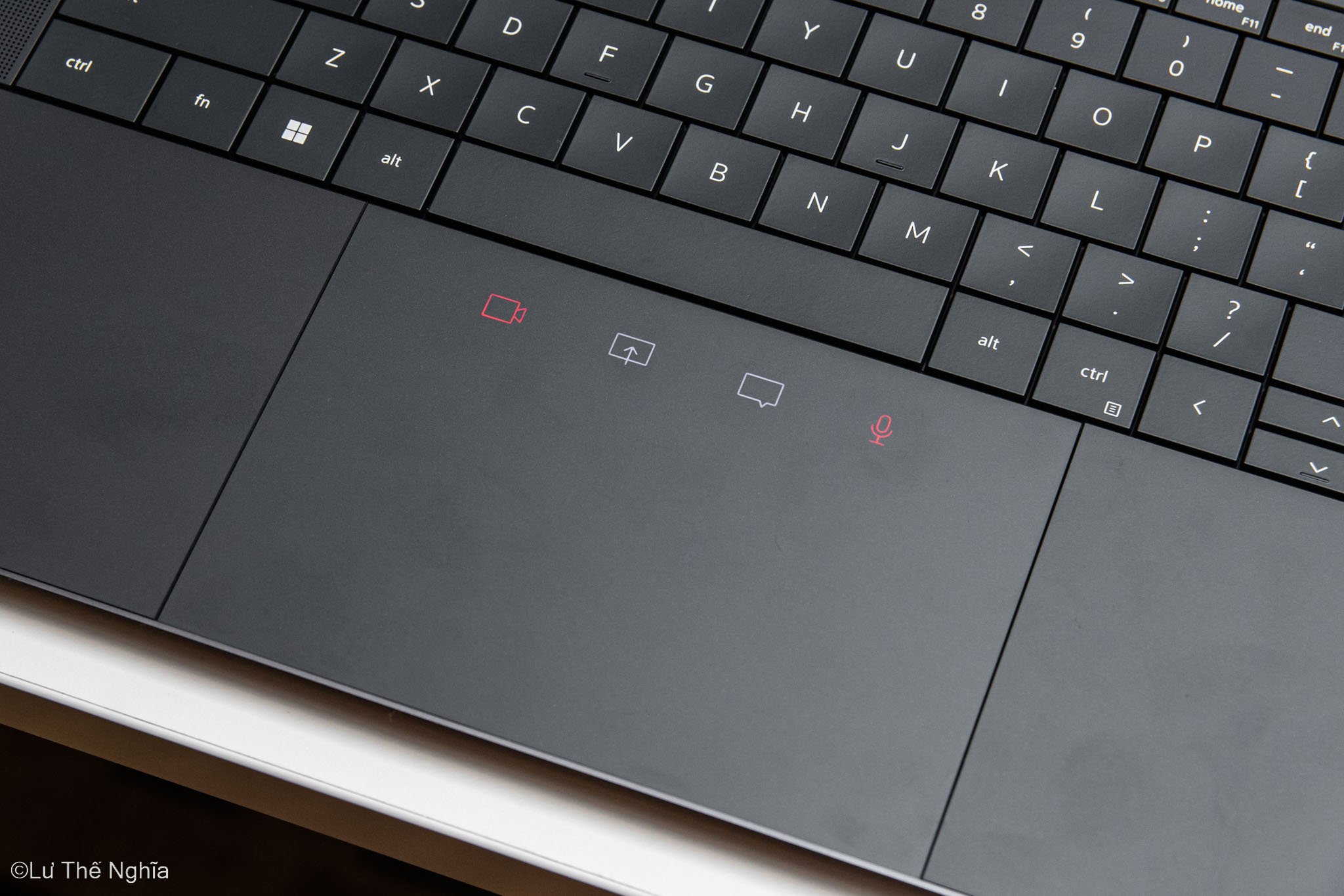 Trải nghiệm Dell Latitude 9440 2in1 Bàn phím với công nghệ Zero