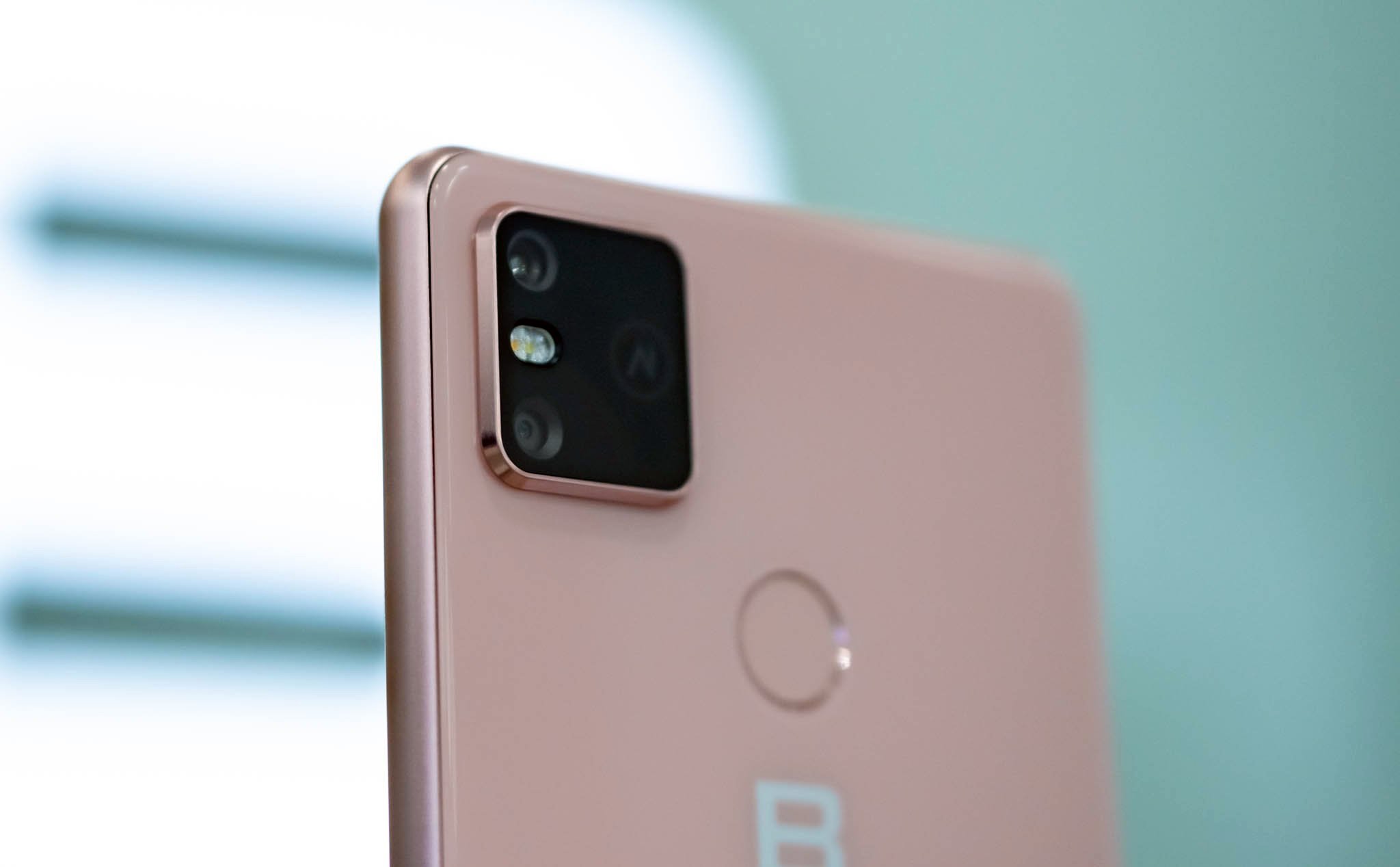 Đánh Giá Camera Bphone B86: Thuật Toán Xuất Sắc Nhưng Cần Nâng Cao