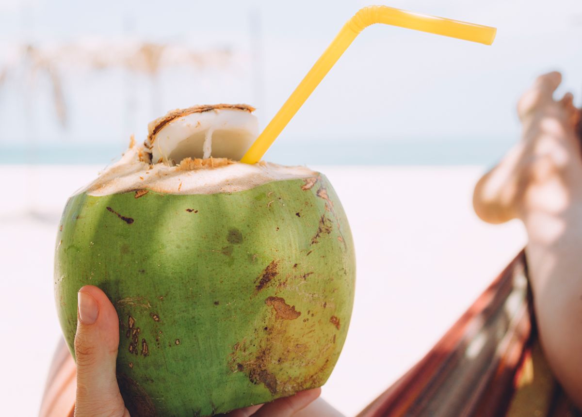 How Many Calories Does Coconut Water Have? Does Drinking Coconut Water