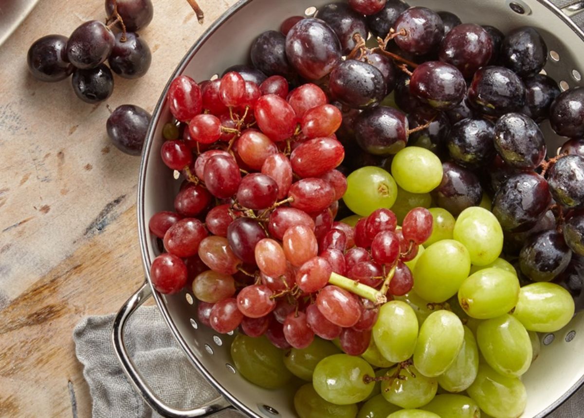 how-many-calories-are-in-grapes-does-eating-a-lot-of-grapes-make-you