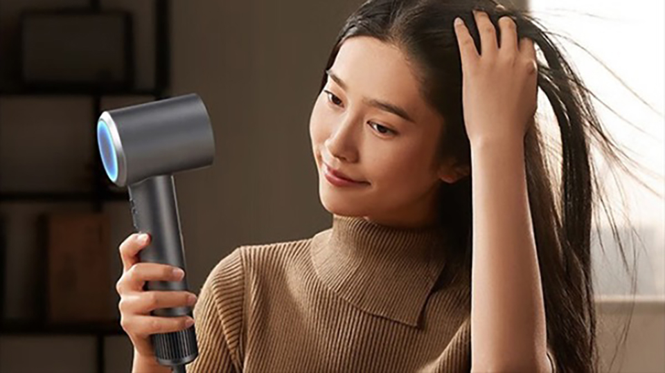 Introducing Xiaomi's Hair Dryer H501, featuring a lightweight body and ...