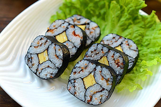 Cách làm sushi đẹp mắt: Bí quyết tạo nên món ăn hấp dẫn ngay tại nhà