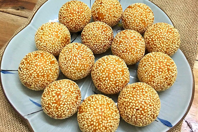 How To Make Crispy And Delicious Mung Bean Filled Donuts At Home