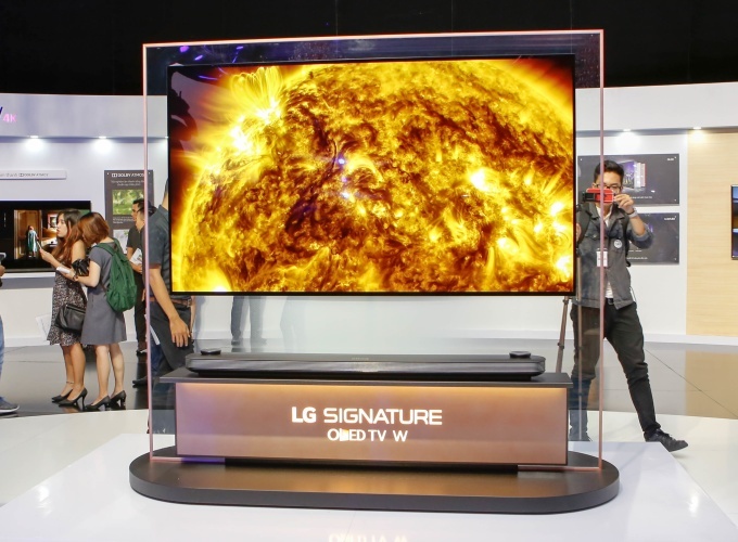 LG Signature W Thinnest OLED TV in Vietnam