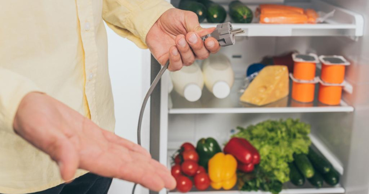 Should You Unplug Your Refrigerator Frequently?