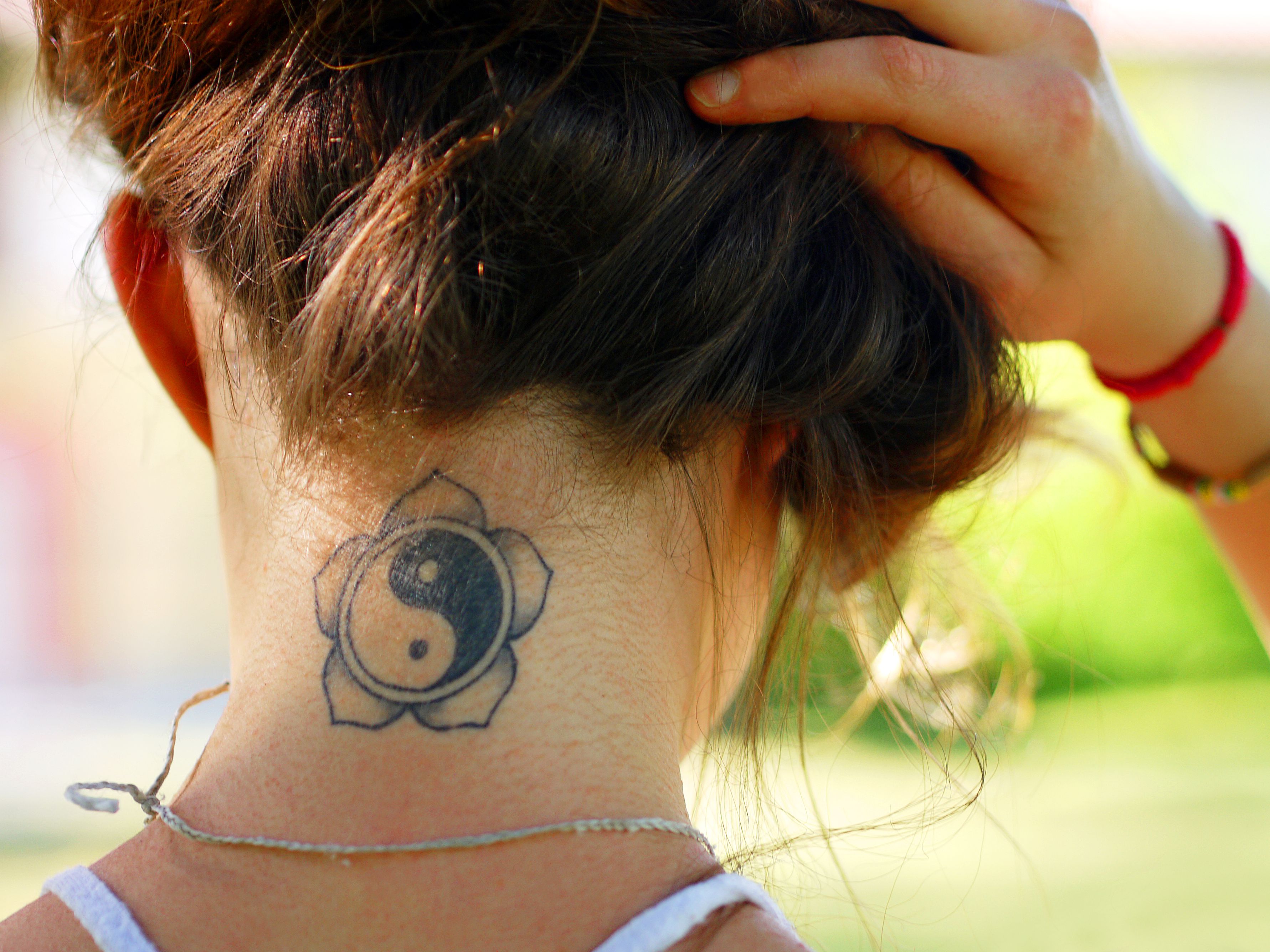 Discover 50+ Stunning Neck Tattoos for Women