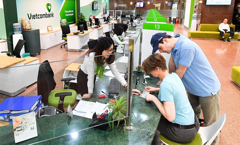 Đăng ký mở thẻ đen Vietcombank tại ngân hàng