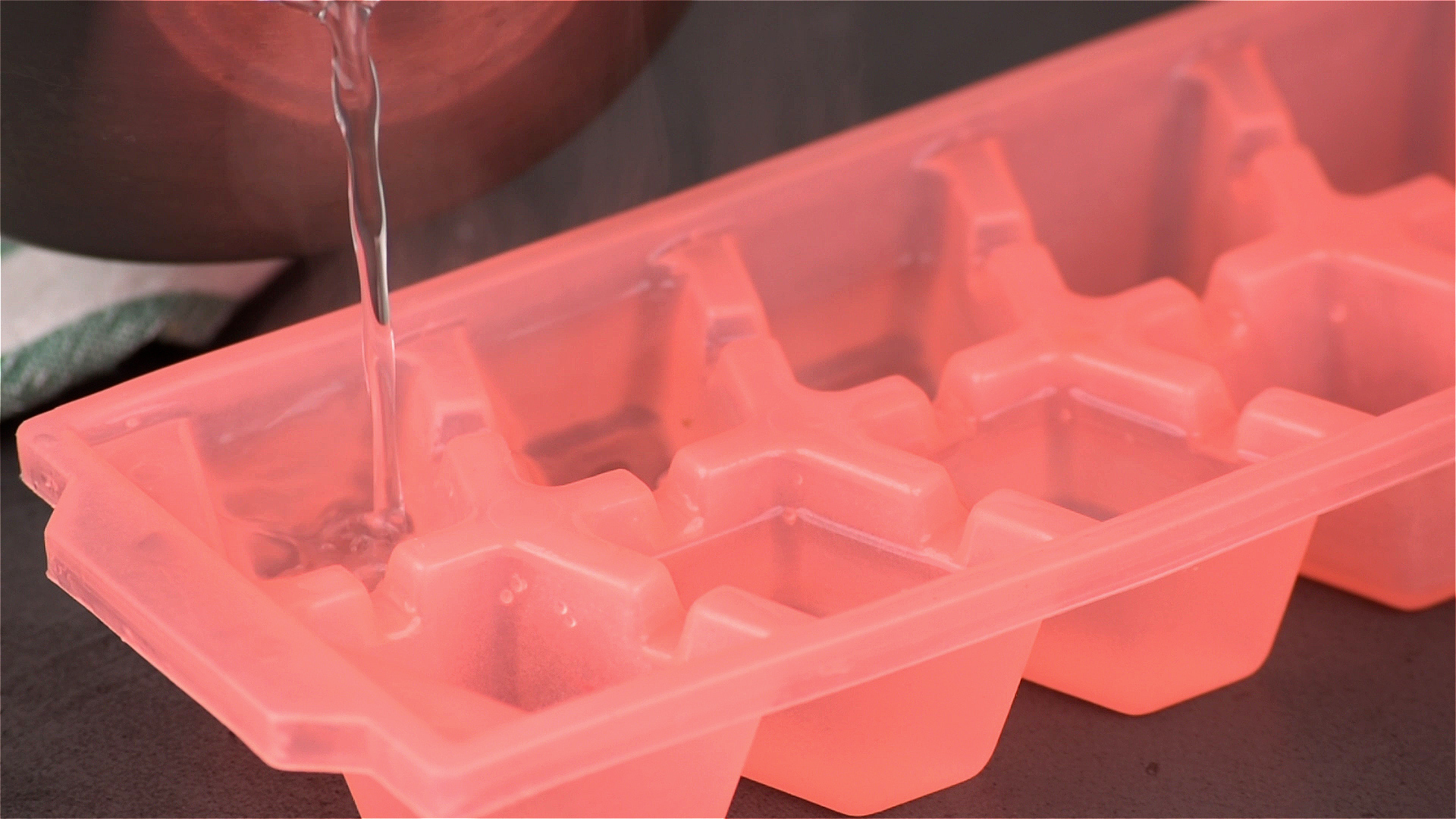 12 Creative Ways to Store Ice Without a Freezer Mytour