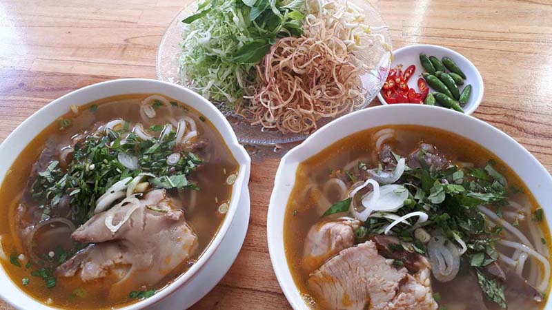 Top 10 quán bún bò thơm ngon không thể bỏ qua ở quận 10