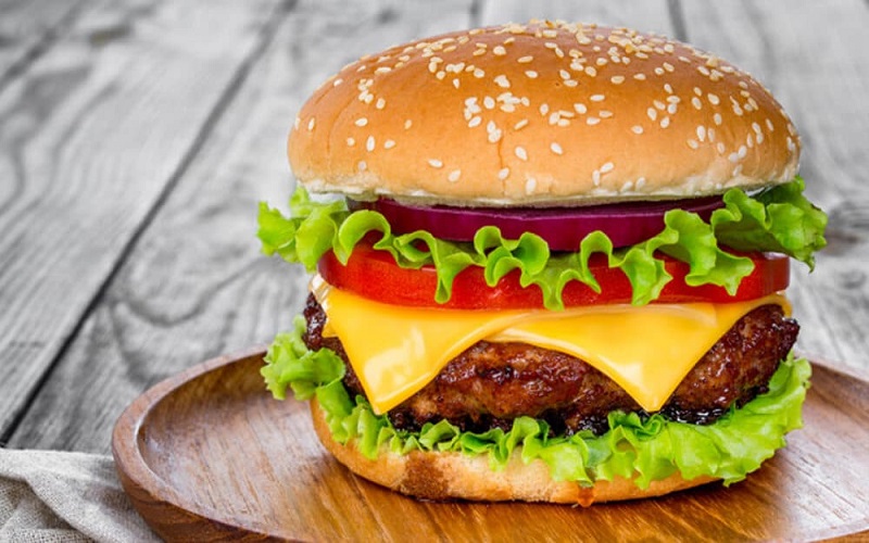 Bánh hamburger: Calo và Tác Động Lên Cân