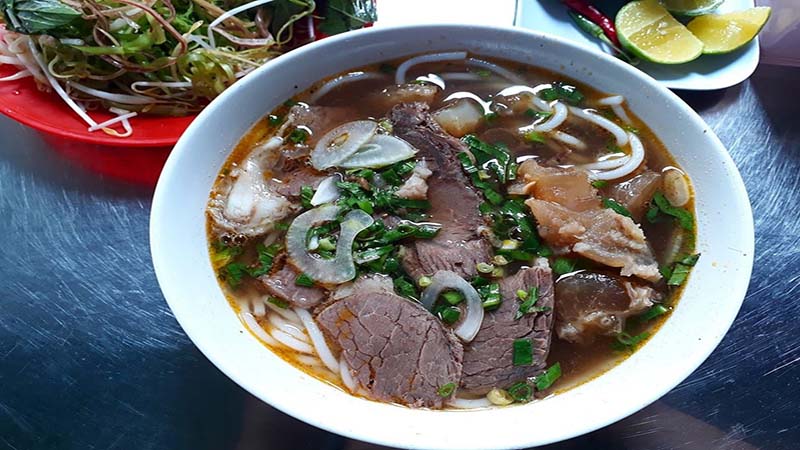 Top 10 quán bún bò thơm ngon không thể bỏ qua ở quận 10