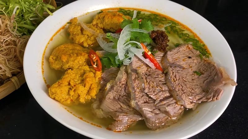 Top 10 quán bún bò thơm ngon không thể bỏ qua ở quận 10