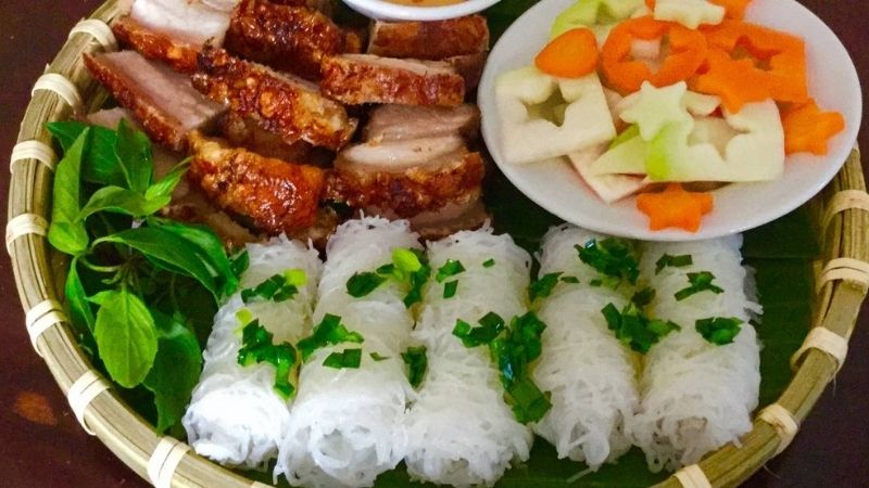 Bánh hỏi là gì? Bao nhiêu calo? Ăn cùng món gì ngon?