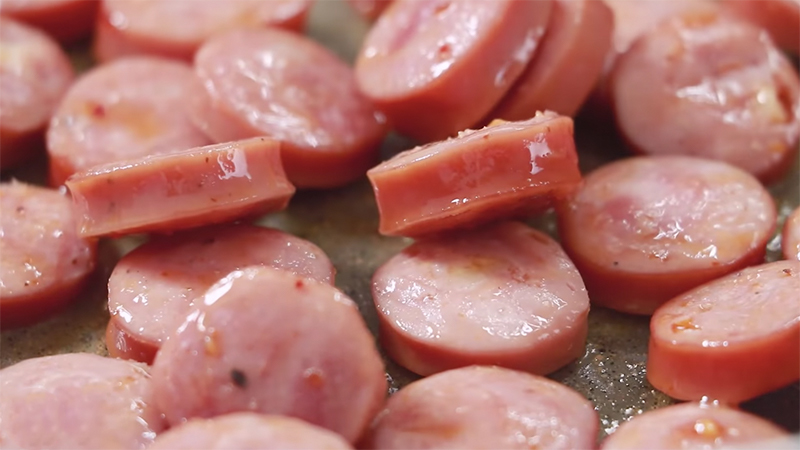 Hướng dẫn làm mì trộn xúc xích bò viên và xúc xích trái tim hấp dẫn, dễ làm