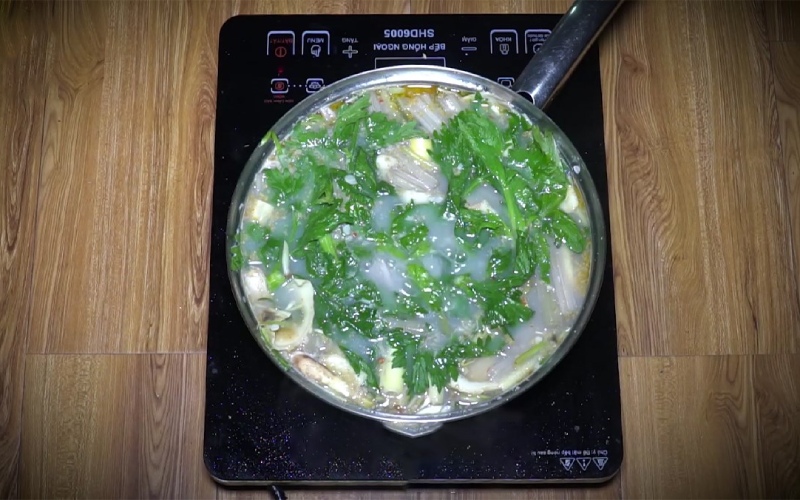 Cách làm món cá tầm nấu mẻ chua chua, giải khát cho cả nhà