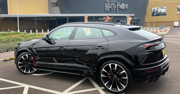 Người chơi Draco Malfoy gây sốc khi xuất hiện với Lamborghini Urus tại ...