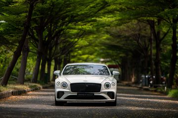 
Mẫu xe Bentley đầu tiên được chứng nhận về tính xác thực là Continental GT W12 hiếm có màu Glacier White/Imperial Blue
