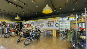 
Khám phá showroom mới của Royal Enfield, bạn sẽ được đắm chìm trong không gian đầy hứng khởi, tìm hiểu về những chiếc xe cổ điển đặc trưng từ Anh Quốc.
