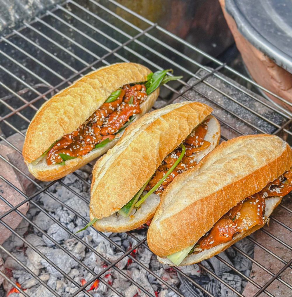 Top 15 điểm bánh mì Huế ngon nổi tiếng ở Cố đô