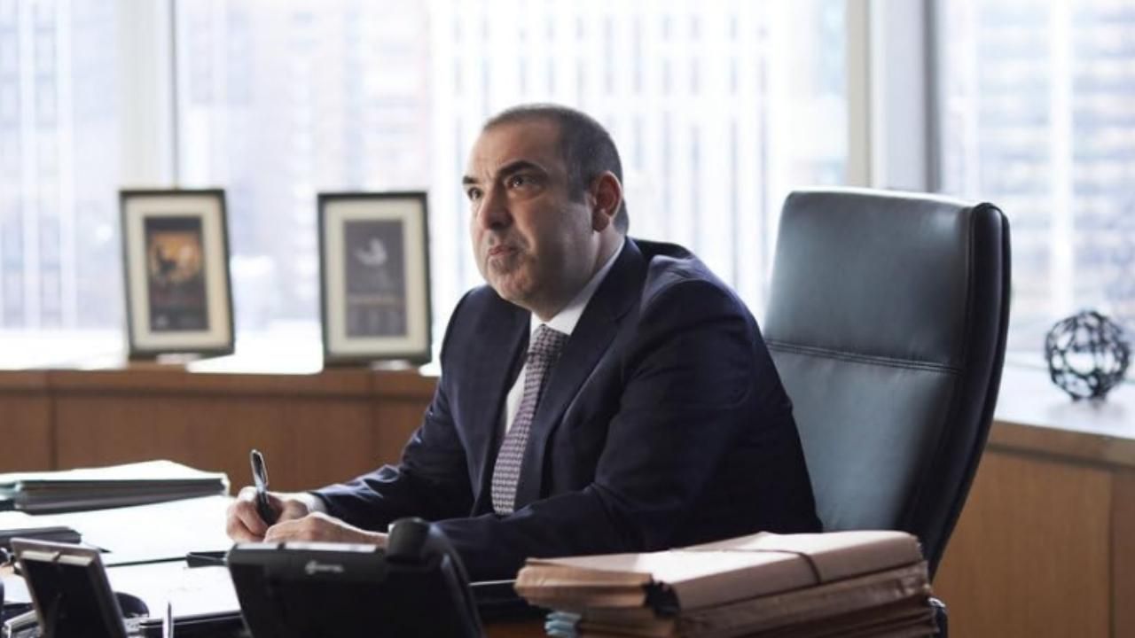 Nhà sản xuất Suits nói về một Dự án Phát sinh của Louis Litt bị hủy bỏ