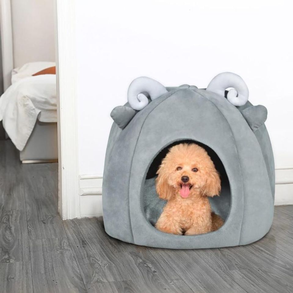 Chuồng cho chó Poodle làm từ vải, phù hợp với không gian nhà nhỏ.