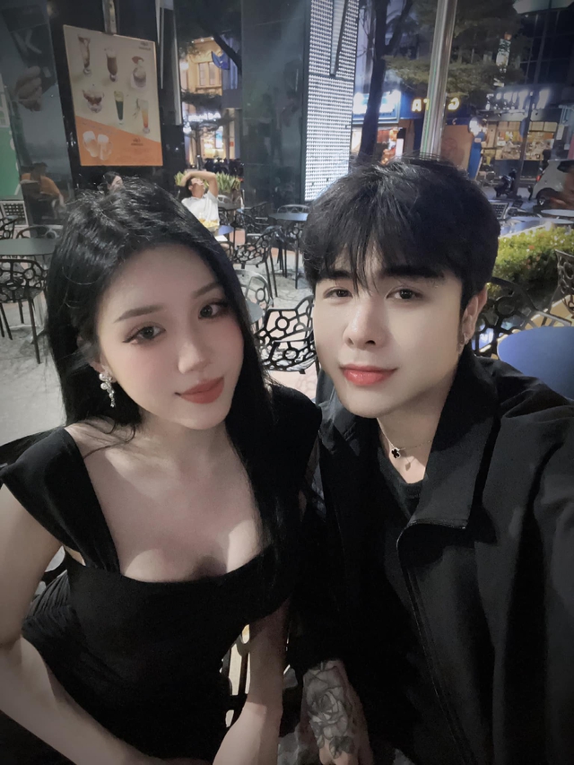 cung - Dạo Bước Cùng 'Ông Hoàng Drama', Nữ Streamer 'Phú Bà' Thu Hút Mọi Ánh Nhìn Anh-mo-ta