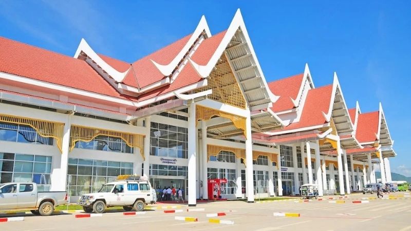 CỐ ĐÔ LUANG PRABANG CỔ KÍNH VỚI NHỮNG NGÔI CHÙA MÁI VÀNG RỰC RỠ DƯỚI ÁNH NẮNG