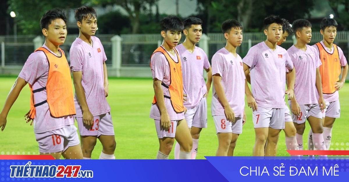 Đội U16 Việt Nam luyện tập đá phạt đền trước trận bán kết gặp đội U16 ...