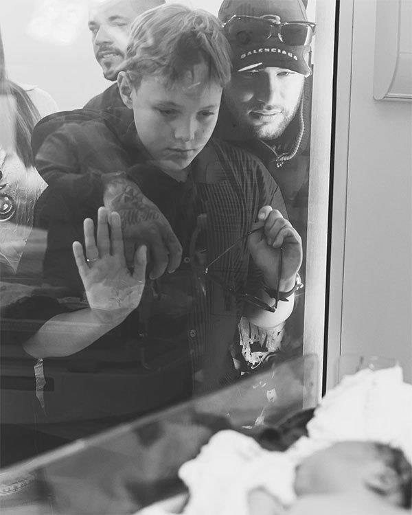 Neymar vui mừng chào đón đứa con thứ ba
