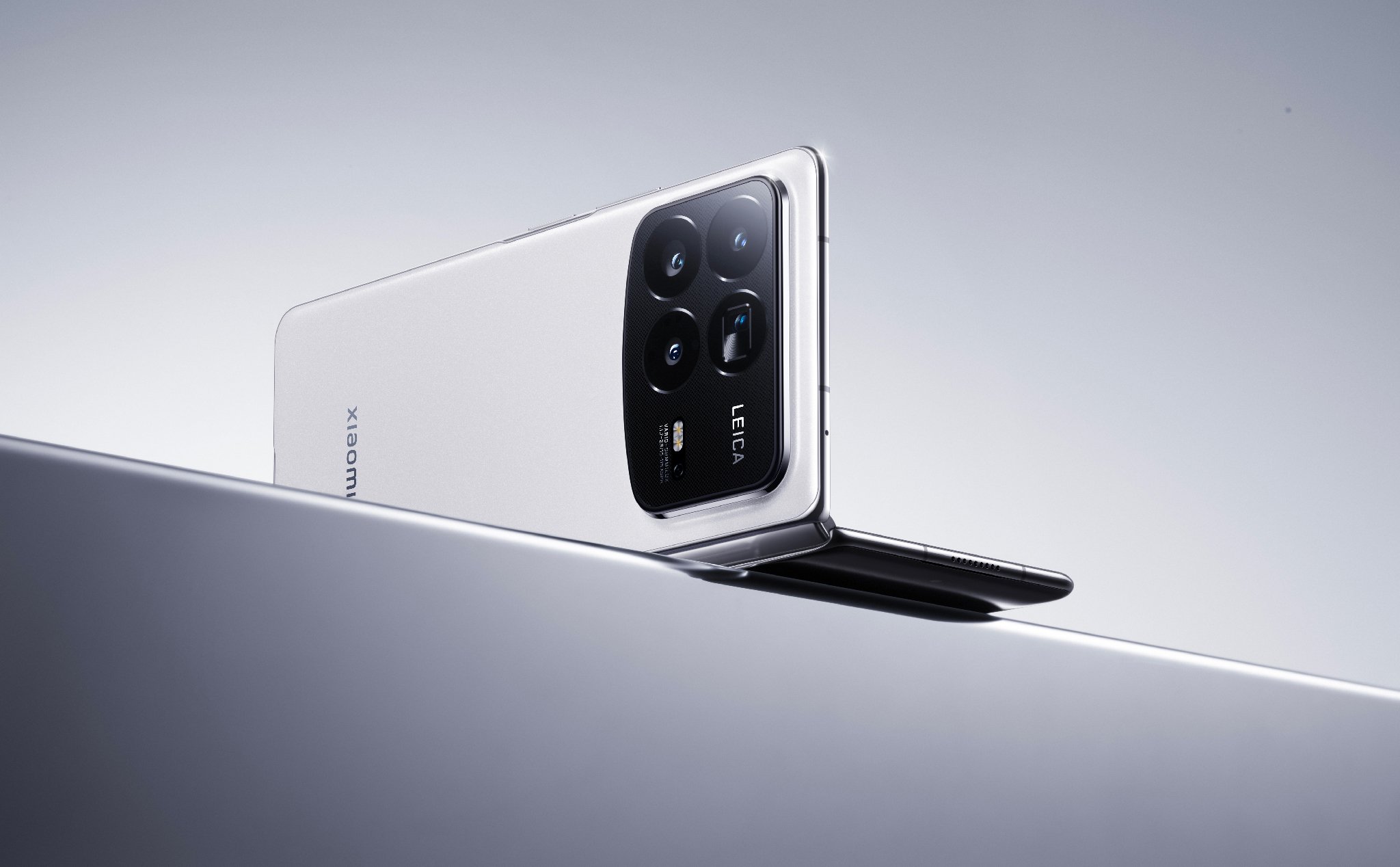 Ấn tượng đầu tiên về Xiaomi MIX Fold 4: Mỏng nhẹ hơn so với MIX Fold 3 ...