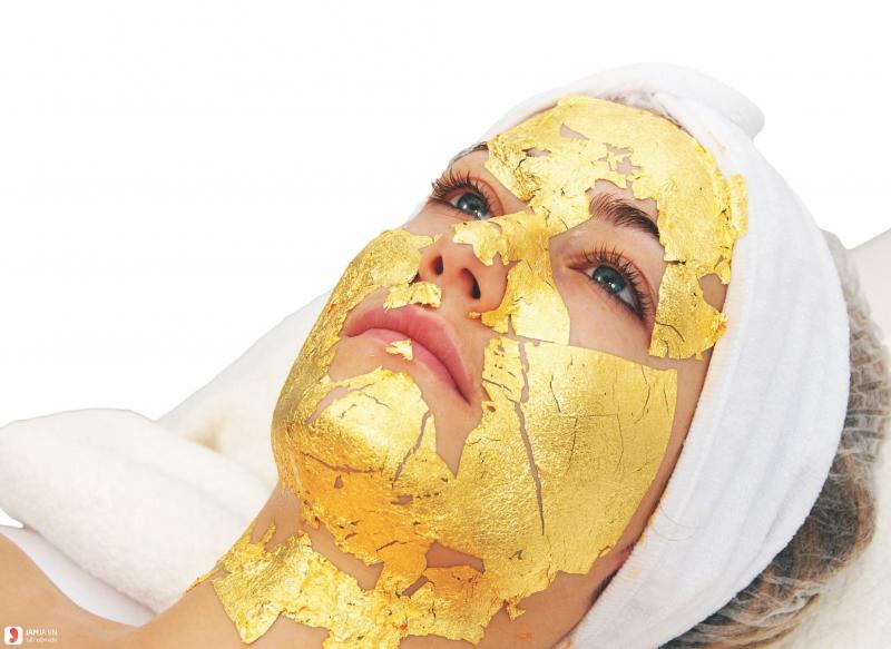 The 9 Most Popular Gold Face Masks for Effective Skin Care Right Now ...