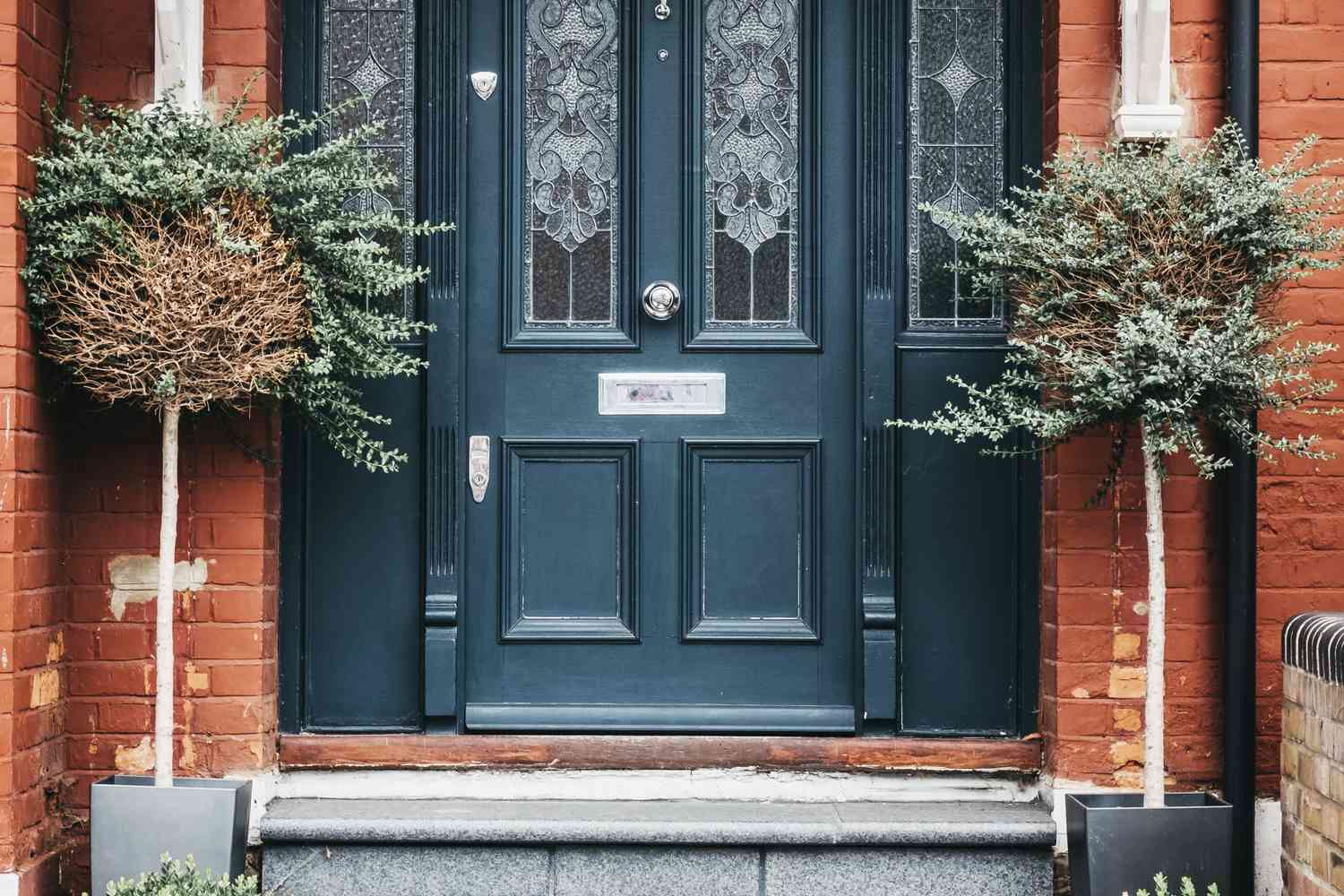 8 Creative Front Door Design Ideas to Enhance Your Home's Curb Appeal