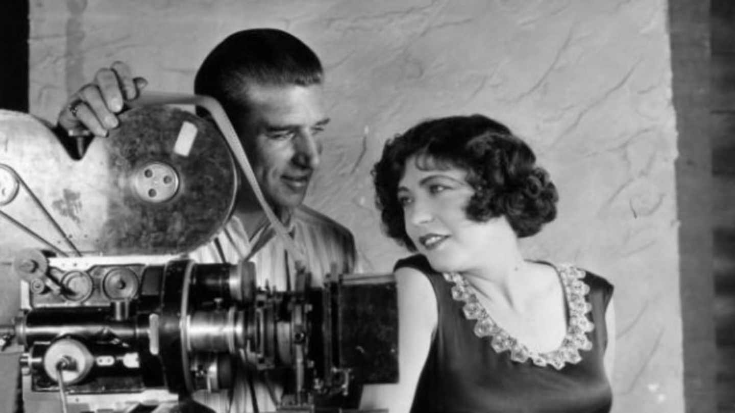 Do Cameras Actually Add Ten Pounds to Your Appearance?