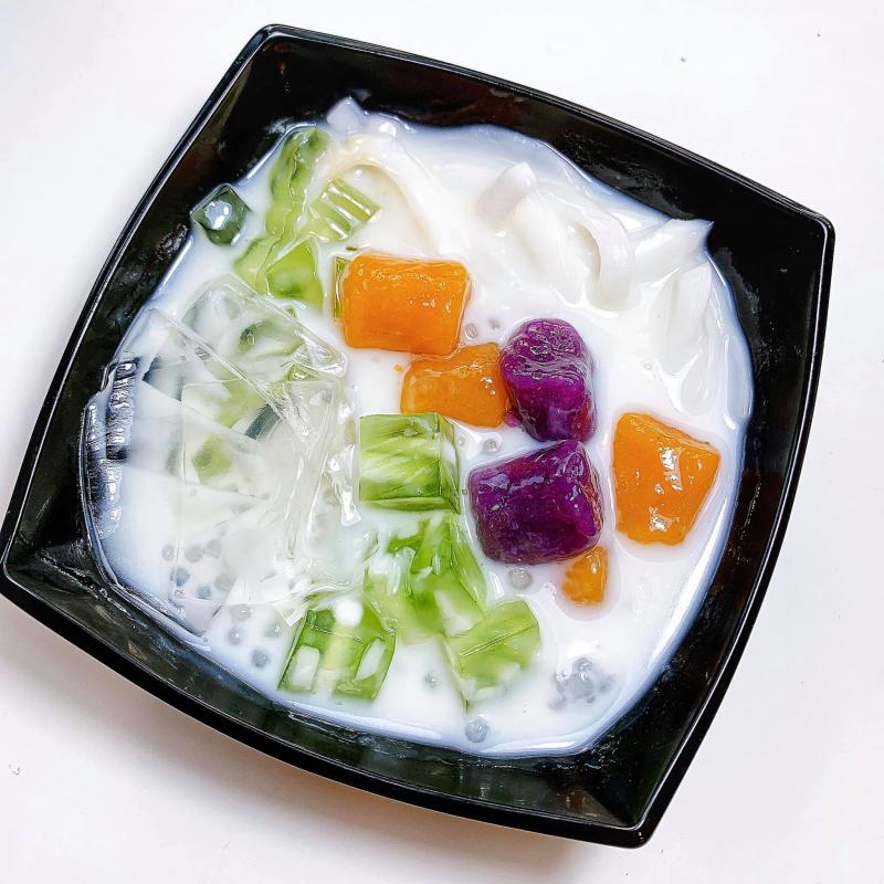 CHÈ XOAN TRONG PHỐ CỔ LUÔN ĐÔNG KHÁCH NHỜ VỊ TRUYỀN THỐNG VÀ KHÔNG GIAN NHỎ XINH