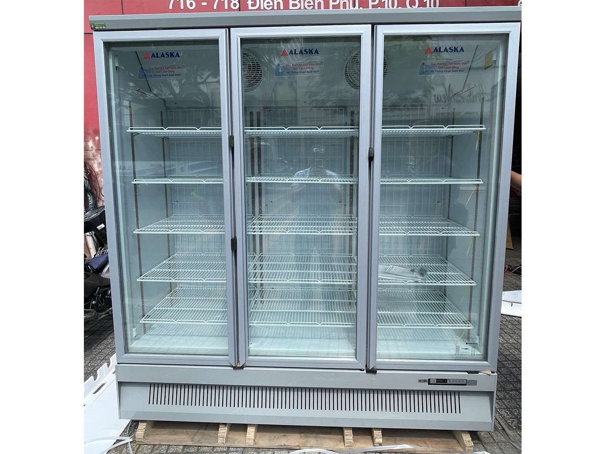 Ảnh thực tế tủ đông đứng mặt kính Alaska IF-1100G3