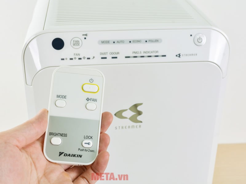 Máy lọc không khí Daikin MC55UVM6 7 có đi kèm điều khiển từ xa