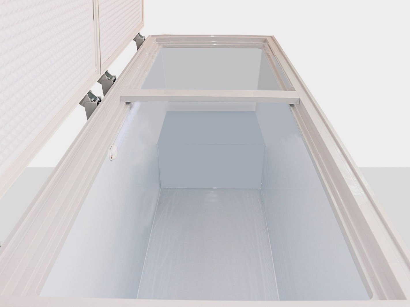 Tủ đông Darling dễ vệ sinh lòng tủ