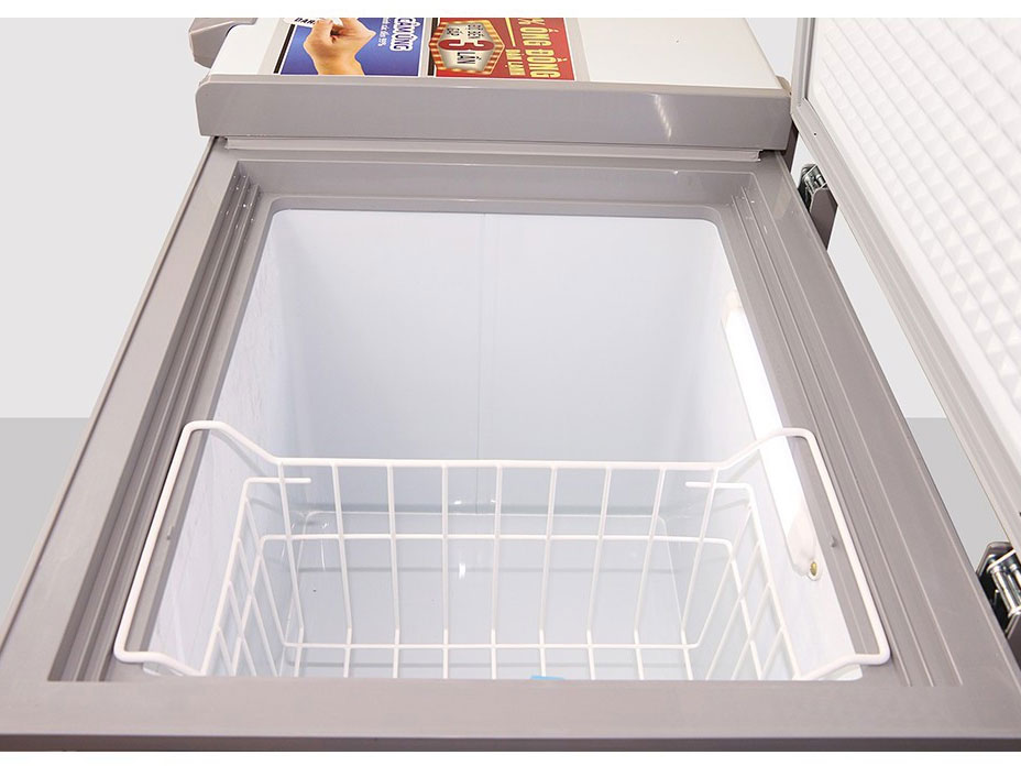 Lòng tủ bên trong