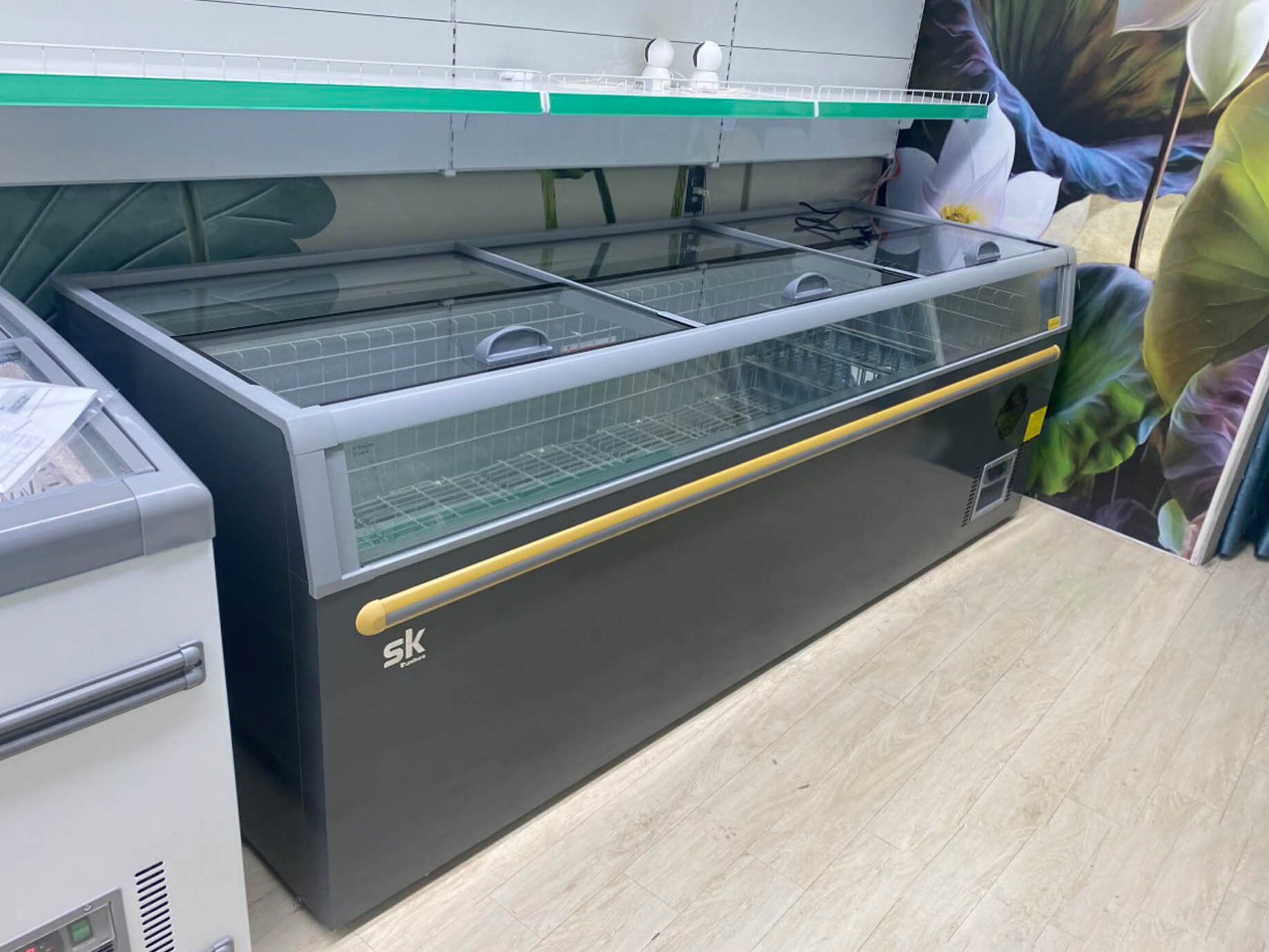 Sumikura SKIF-250.IC có 2 cánh kính lùa