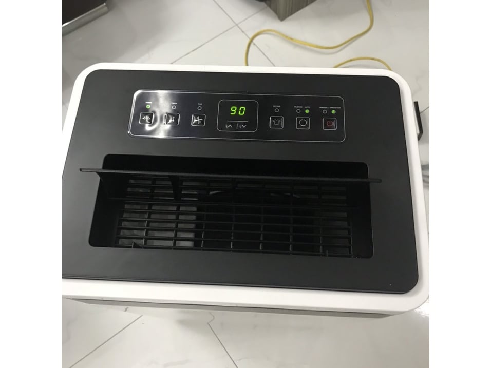 Máy hút ẩm Kasami có bảng điều khiển nút nhấn