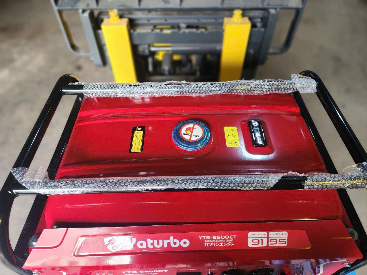 Máy phát điện chạy xăng có bình xăng lớn