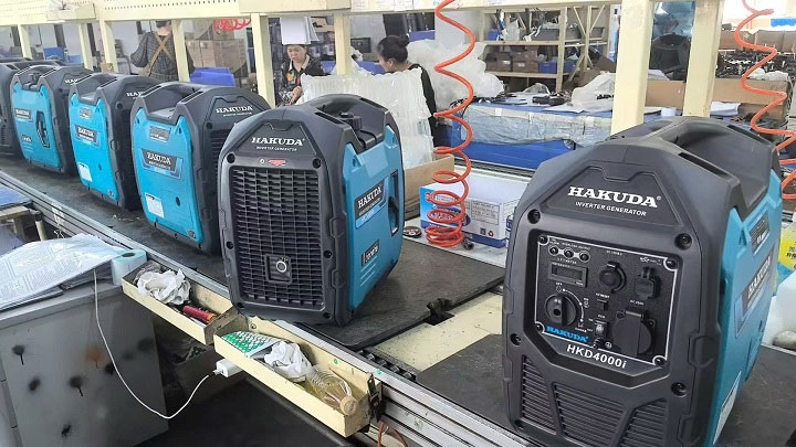 Máy phát điện Hakuda có bình chứa xăng 8 lít