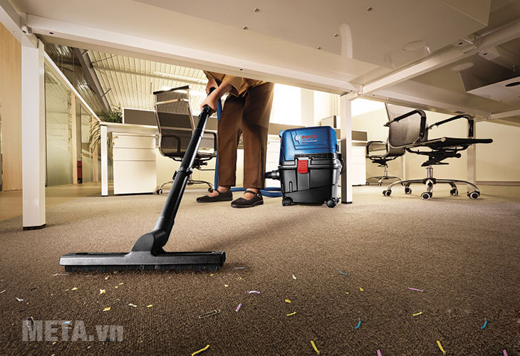 Bosch GAS 15 hoạt động với công suất mạnh mẽ lên tới 1.100W sẽ tạo ra lực hút 22.000Pa